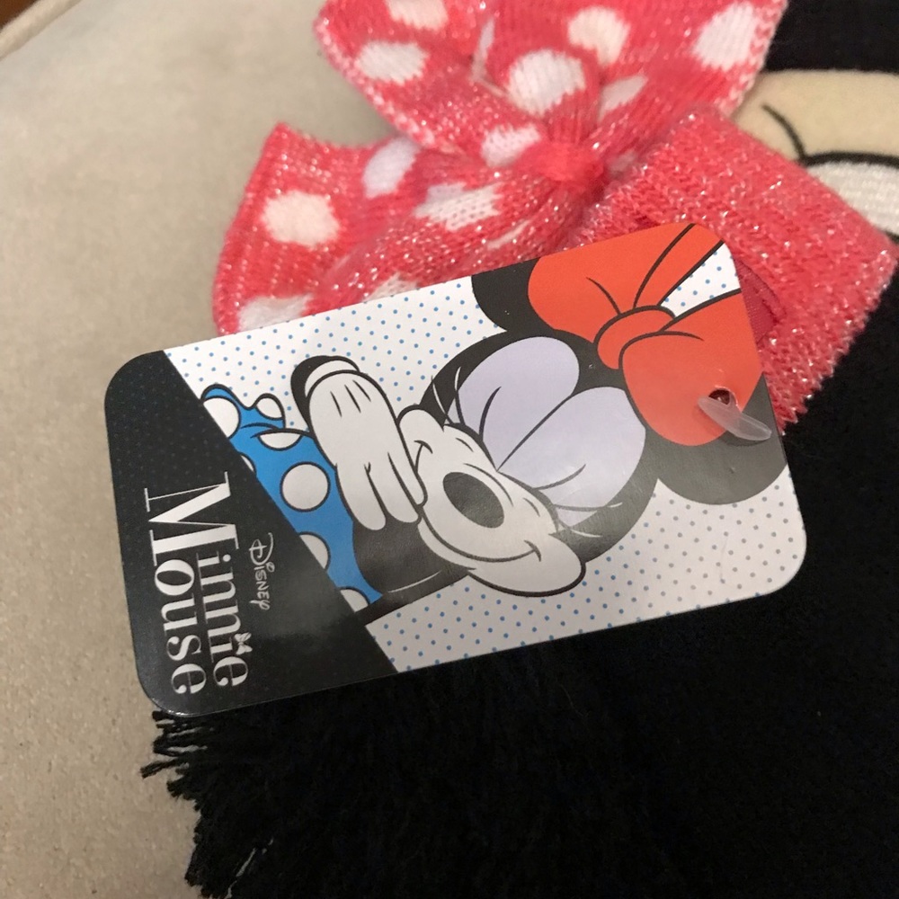 Disney hat gloves and slippers set - Picture 4 of 5